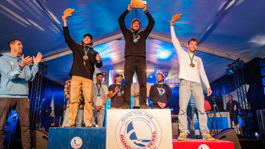 podium men